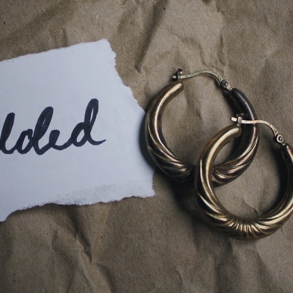 VINTAGE GILDED DETAILED HOOP EARRINGS - Picture 1 of 5